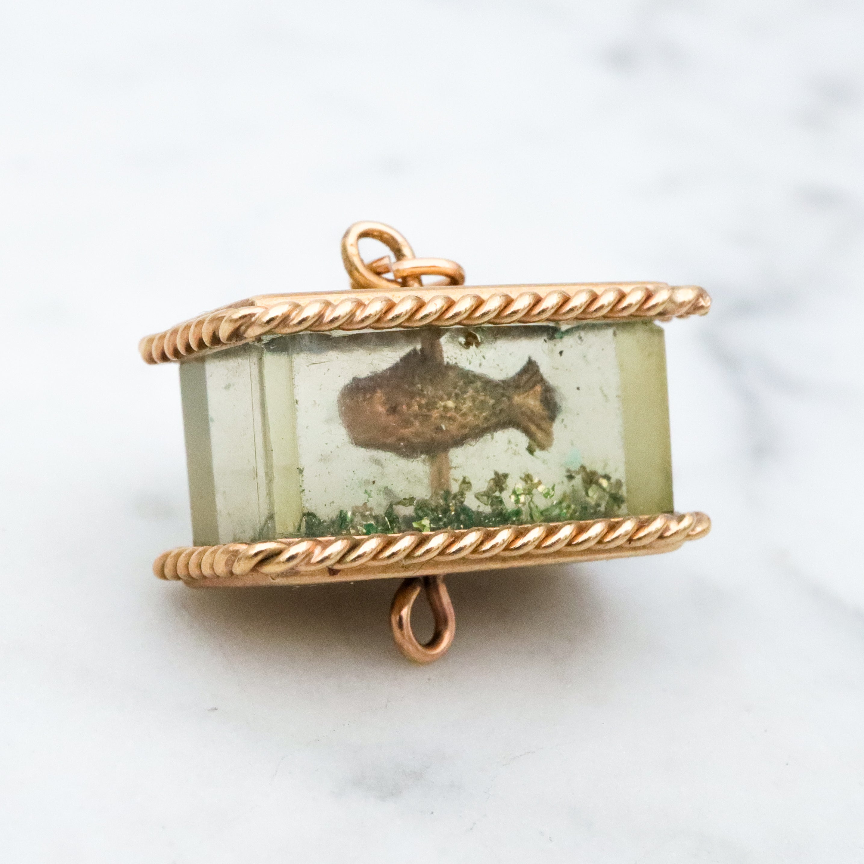Rare Mid Century 9k gold moving fish tank charm pendant